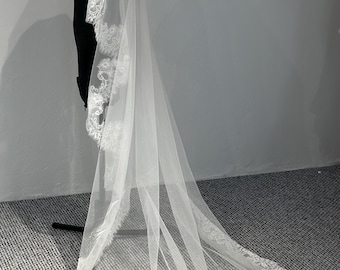 Elegant Lace Cathedral Wedding Veil: Long Tulle Appliqued Veil