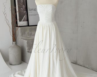 Minimalist Chiffon Wedding Dress with Slit, Ruched Bodice Strapless Bridal Gown, Simple A-line Off the Shoulder Reception Dress, Open Leg