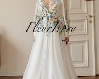 Abito da sposa floreale pastello con maniche a vescovo / Scollo a V profondo in tulle, abito da sposa boho / Giardino
