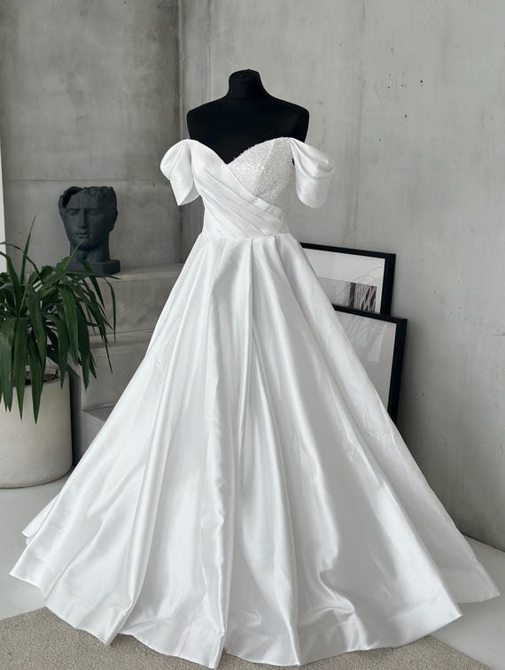 LISTO PARA ENVIAR Vestido de novia con hombros descubiertos