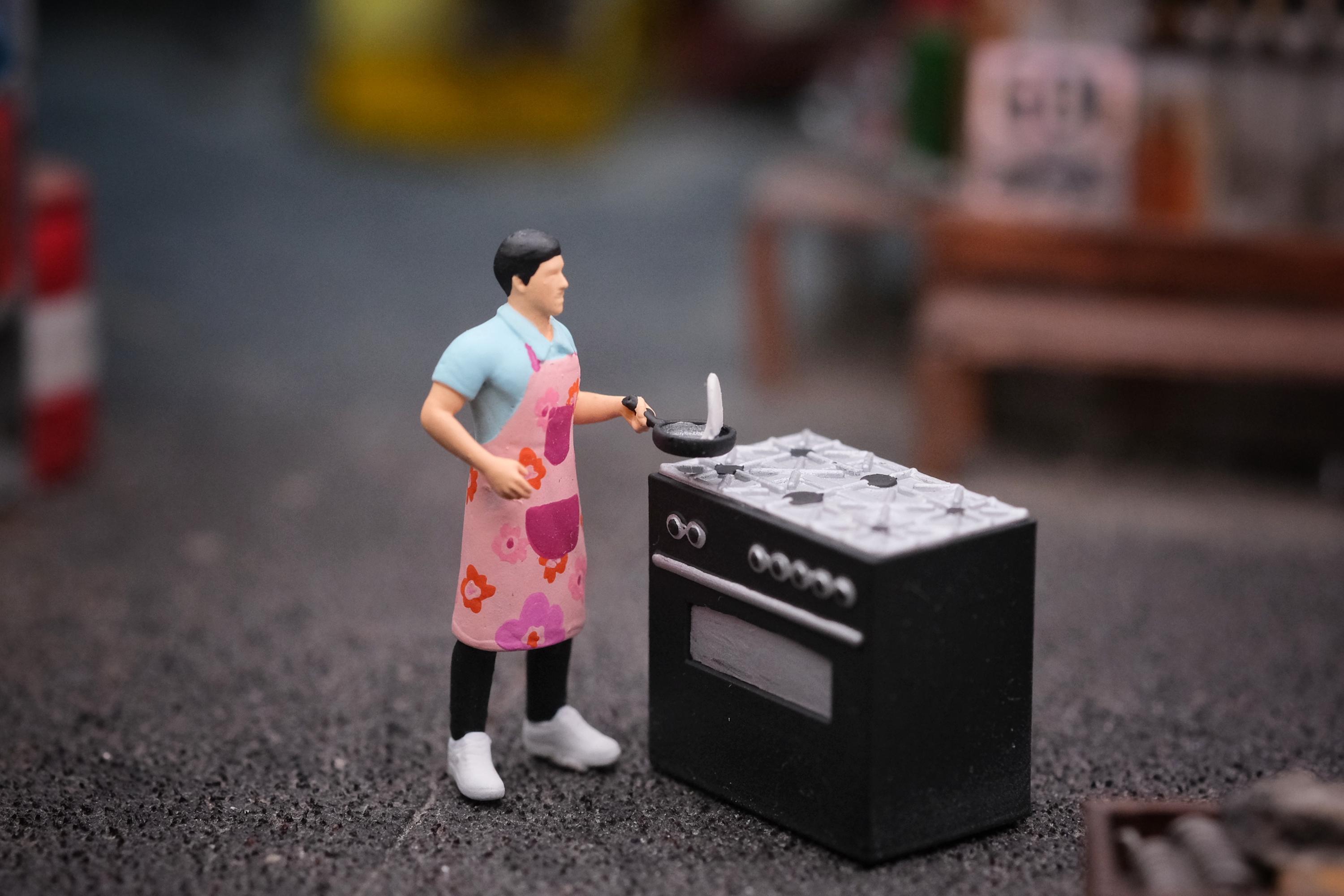 Cook Collection Figure Miniature Figure Cooking Style Scale 1/64 or 1/87 for Diecast and ...