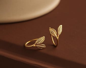 Dainty Gold Leaf Earrings,Open Hoop Earrings,Dainty Leave Earrings,Gold Huggie Hoops,Mini Hoops,Everyday Earrings,Minimalist Earrings