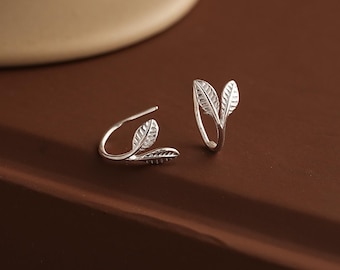 Sierlijke bladgoudoorbellen, open oorringen, sierlijke verlofoorbellen, gouden knuffelringen, minihoepels, alledaagse oorbellen, minimalistische oorbellen