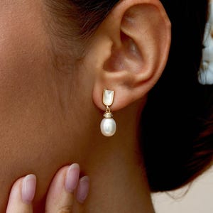 Freshwater Pearl Drop Earrings,Mother of Pearl Earrings,Danity Pearl Earrings,Bridal Earrings,Wedding Jewelry,Bridesmaid Gifts for mom