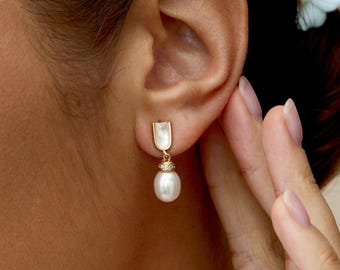 Freshwater Pearl Drop Earrings,Mother of Pearl Earrings,Danity Pearl Earrings,Bridal Earrings,Wedding Jewelry,Bridesmaid Gifts for mom