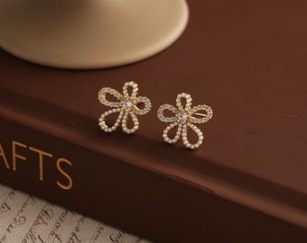 Sierlijke diamanten pareloorbellen, gouden bloempareloorbellen, diamanten oorbellen, trouwoorbellen, cadeau bruidsmeisje, Moederdagcadeau