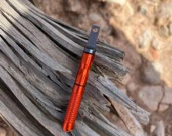 Tragbarer Feuerstürmer - kein Brennstoff oder Batterien erforderlich, Aluminiumkörper mit Stahlstürmer & Ferrostab für Camping und Outdoor-Abenteuer