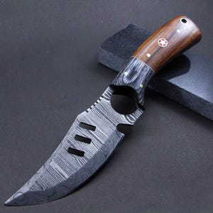 Personalized Damascus Hunting Knife Custom Engraved Outdoor Camping Knife Full Tang Skinning Knife with Leather Sheath