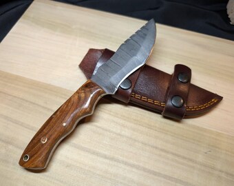 Personalized Damascus Tracker Knife – Custom Engraved Full Tang Hunting Knife with Walnut Handle & Leather Sheath - Christmas Gift for Him