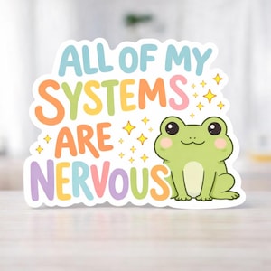 Pode incluir: Um conjunto de três canecas de cerâmica com acabamento fosco e salpicado. As canecas são em tons de creme, cinza claro e cinza escuro. Cada caneca tem um design simples e minimalista e uma alça arredondada. Para café ou chá.