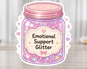 Könnte beinhalten: Ein Aufkleber mit einem Glas, das mit rosa Glitzer und Sternen gefüllt ist. Das Glas hat einen rosa Deckel und die Worte "Emotional Support Glitter" auf einem Etikett. Herzen und Sterne umgeben das Glas und schaffen ein skurriles Design.