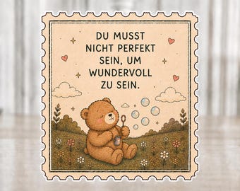 Könnte beinhalten: Ein Aufkleber mit einem braunen Teddybären, der Seifenblasen in einem Blumenfeld pustet. Der Text auf dem Aufkleber lautet: "DU MUSST NICHT PERFEKT SEIN, UM WUNDERVOLL ZU SEIN."