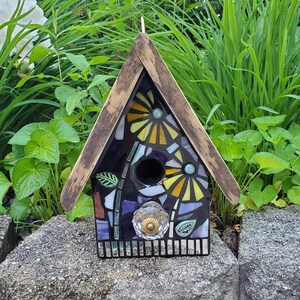 FLOWER Mixed Media Glasmalerei Mosaik Vogelhaus - FRONT nur - auf Bestellung, jedes Haus ist ein wenig anders - Kunst für Ihren Hof oder zu Hause