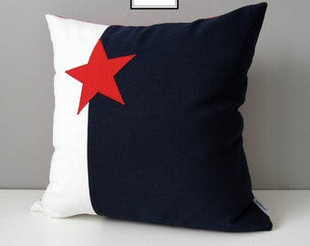 Housse de coussin extérieure décorative, housse de coussin nautique, housse de coussin bleu blanc rouge moderne, housse de coussin Sunbrella bleu marine, Mazizmuse