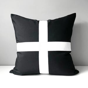 Modern Black & White Outdoor Pillow Cover, Decorative Sunbrella® Cushions for Home and Garden, Patio or Entryway Chairs, Cornish Mazizmuse