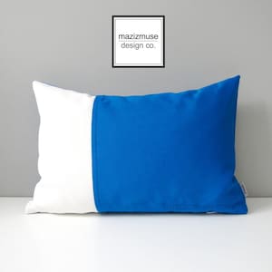 Housse de coussin d'extérieur bleu Pacifique et blanc Sunbrella® dans un bloc de couleurs moderne, coussins bleu cobalt pour piscine/terrasse ou chaises longues, Mazizmuse