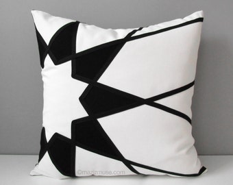 Black & White Geometric Pillow Cover, Modern Outdoor Throw Pillow Case, Decorative Art Deco Sunbrella Cushion Cover, Mandala Mazizmuse