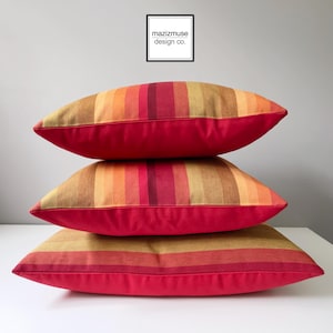 Lot de TROIS taies d'oreiller d'extérieur Sunbrella® rouges et orange, coussins décoratifs à rayures pour terrasse, piscine/patio, coucher de soleil à Astoria, 40 x 50 cm 40 cm