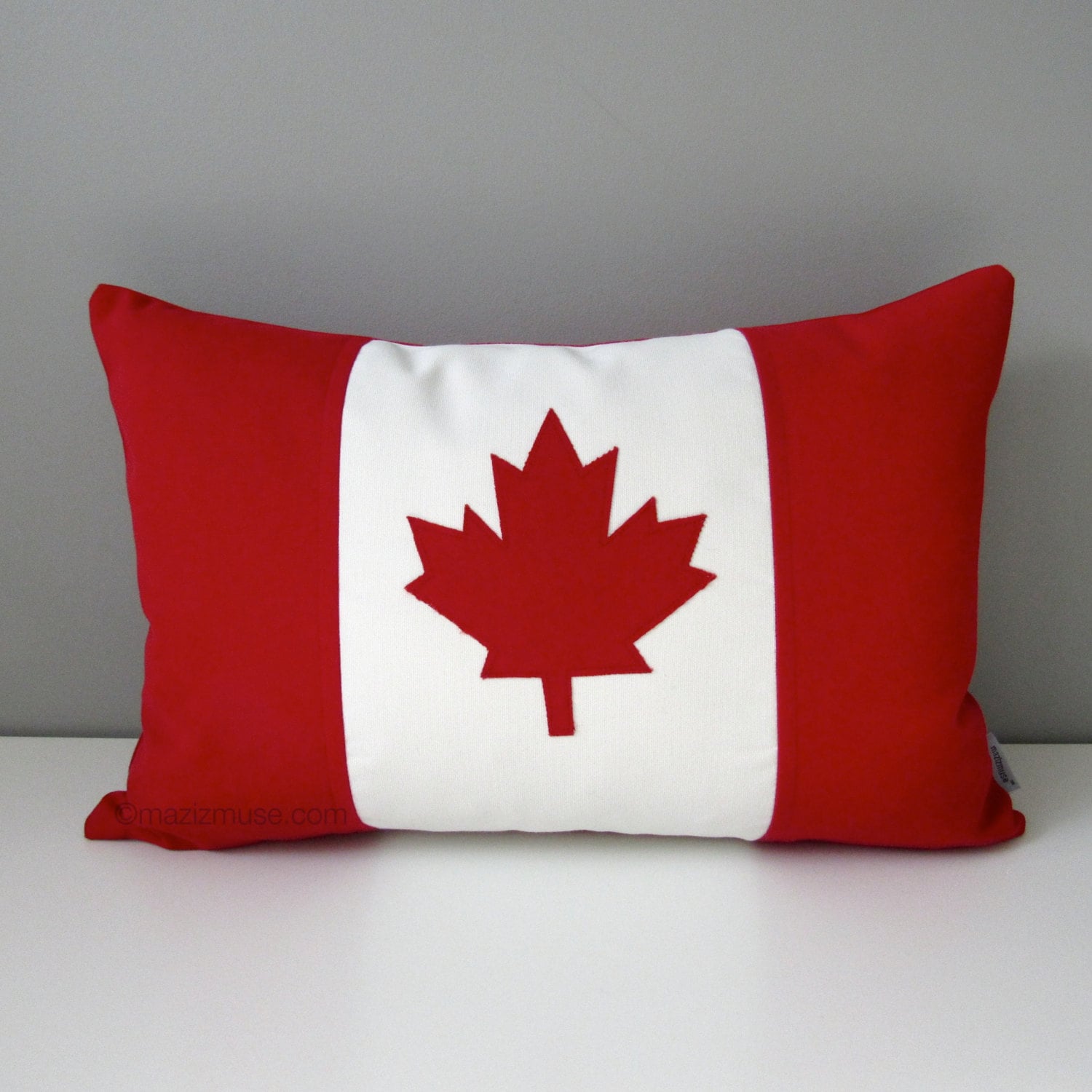 Canada Canadian Vintage Style Flag Oblong Woven Tapestry Cushion Cover 