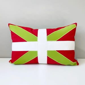 Basque Flag Pillow Cover in Red & Green Sunbrella Outdoor Fabric for Porch and Patio, Housewarming Gift, Ikurrina Cushions, Mazizmuse