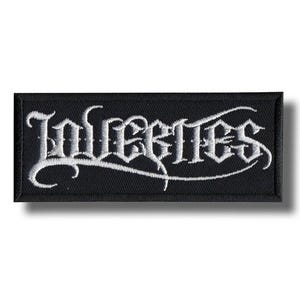 Puede incluir: Parche rectangular negro con la palabra "Inferites" bordada en letras góticas blancas. El parche tiene un borde negro y un fondo blanco.