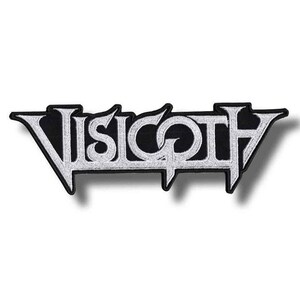 Könnte beinhalten: Ein schwarz-weiß gestickter Aufnäher mit dem Wort "Visigoth" in einer stilisierten Schriftart. Der Text ist weiß, mit einem schwarzen Rand. Der Aufnäher ist rechteckig mit spitzen Kanten.