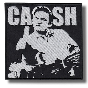 Pode incluir: Patch quadrado em preto e branco com um retrato de um homem e o nome "CASH" em letras brancas em negrito acima da imagem. A imagem é um design bordado estilizado.
