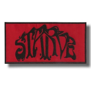 Peut inclure: Un écusson rectangulaire rouge avec le mot "STARE" brodé en noir dans une police stylisée. Le patch a une bordure noire et est probablement conçu pour être cousu sur des vêtements ou des accessoires.