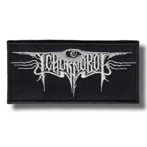 Puede incluir: Parche rectangular negro con texto bordado blanco y un diseño de ojo central. El texto dice "CHLORONOR". El parche tiene un fondo oscuro y un borde blanco, adecuado para coser en ropa o accesorios.