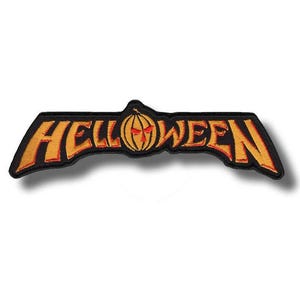 Pode incluir: Patch bordado com a palavra "HELLOWEEN" em laranja e amarelo, com uma abóbora no centro. O patch é preto e tem uma forma curva.
