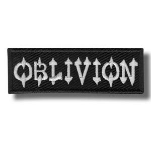Puede incluir: Parche rectangular negro con la palabra "OBLIVION" bordada en blanco con letras góticas. El parche tiene un borde negro y probablemente está diseñado para ser cosido en ropa o accesorios.