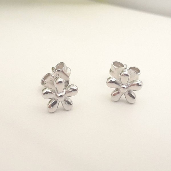 Flower earrings, flower stud earrings, gold flower, sterling silver flower, gold studs, silver studs, simple earring, daisy flower girl gift