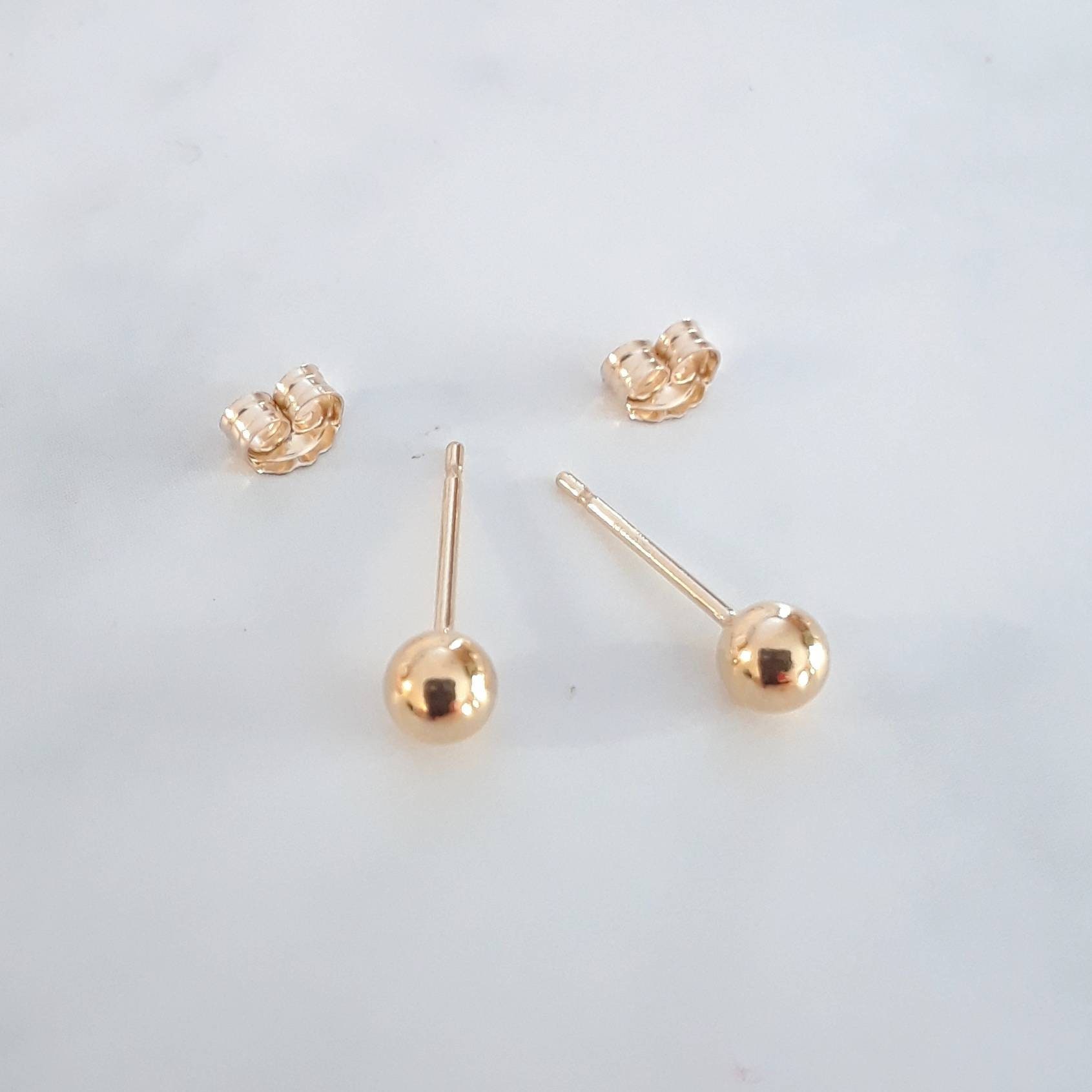 Mini orecchini con zirconi sfaccettati in oro 14 carati placcati in Mini orecchini con zirconi sfaccettati in oro 14 carati placcati in