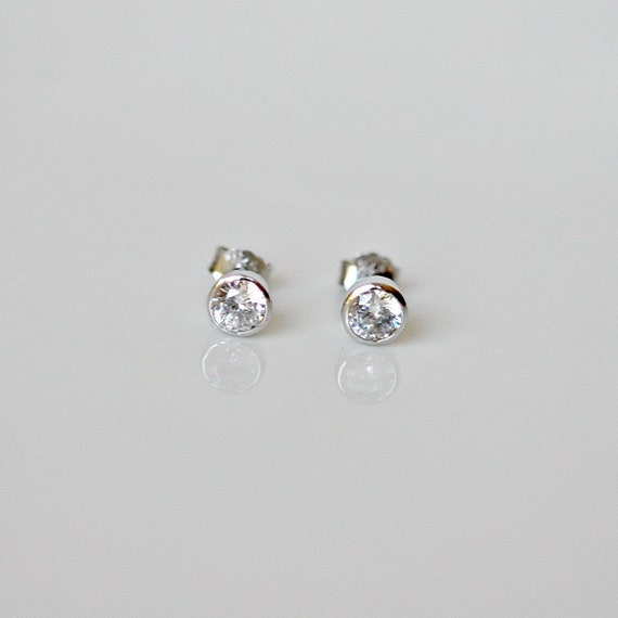 Sterling silver 4mm stud earrings Sterling silver 4mm stud earrings