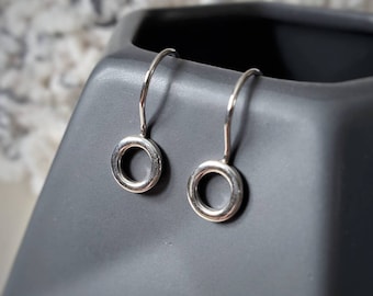 Circle drop earrings, 925 sterling silver circle earrings, simple jewelry, modern earrings, minimalist jewelry, geometric earrings