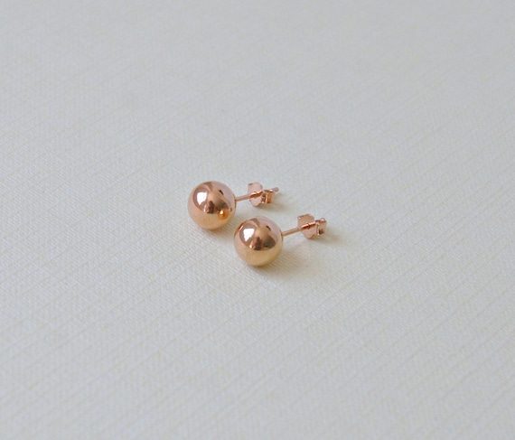 Ball stud earrings in gold or rose gold - 8mm