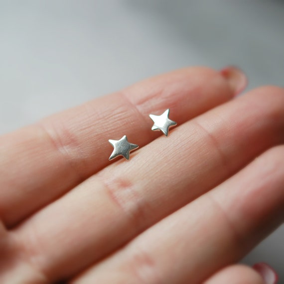 Star stud earrings