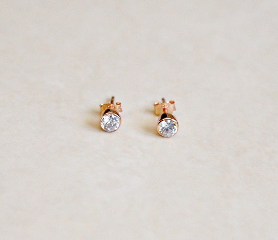 Round cubic zirconia stud earrings