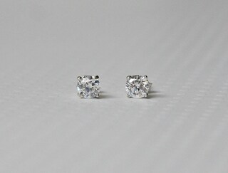 Orecchini A Bottone Argento 925 Con Zirconia 6 Mm – Colore Rubino, Confezione Regalo