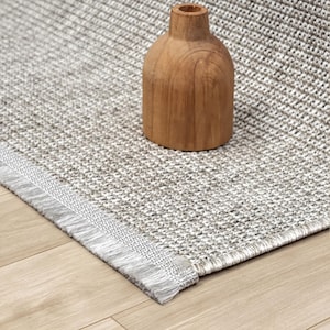 Alfombra de sisal tejida a mano: Gris claro, textura suave - Hecha a mano, ecológica.