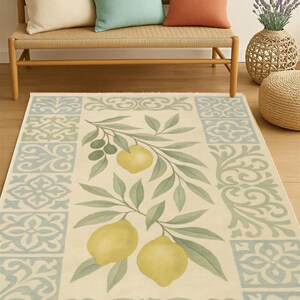 a living room with a beige bench, a rug with a lemon tree design, and various decorative elements such as a woven basket and a vase with flowers.