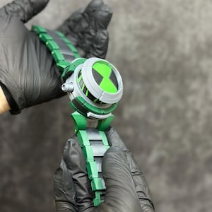 Omnitrix funzionale stampato in 3D: realistico, indossabile e perfetto per cosplay o esposizione