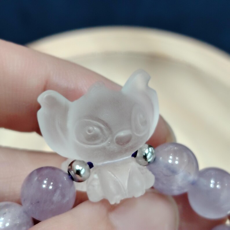 K&ouml;nnte beinhalten: Ein Set aus drei Keramikbechern mit gesprenkelter, matter Oberfl&auml;che. Die Becher sind in den Farbt&ouml;nen Creme, Hellgrau und Dunkelgrau gehalten. Jeder Becher hat ein schlichtes, minimalistisches Design und einen abgerundeten Henkel.