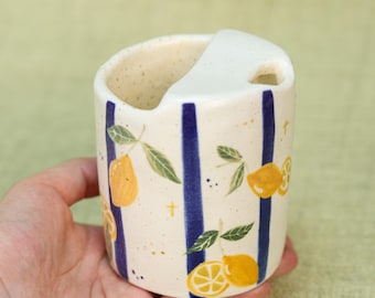 Keramisk resemugg med citron Handgjord gul fruktmugg Resemugg med Tumblr-motiv Keramisk mugg för avhämtning Handmålad randig mugg Smakmugg Födelsedagspresent