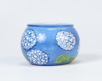 Ceramic Pet Urn Blue Hydrangea Custom Pet Memorial Pottery Jar Handmade Forget Me Not Dog Cat Ashes Urn Hand-painted Keepsake Pet Loss Gift