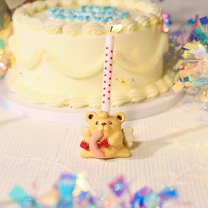 Romantische Cupido-beer taarttopper, handbeschilderde keramische kaarsenhouder met roze pijl en boog, engel en teddybeer, perfect voor verjaardag, Valentijnsdag, bruiloft of jubileum.