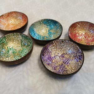 Coconut shell, eggshell mosaic colorful inside