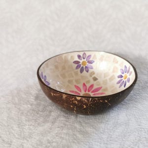 Coconut bowl with flower design