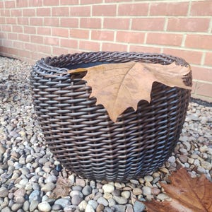 Rattan Pflanztopf, handgeflochtener Korb, Rattan Gartendeko, Outdoor Pflanzgefäß, Blumentopf, Geschenk für Gartenliebhaber, 16 Liter
