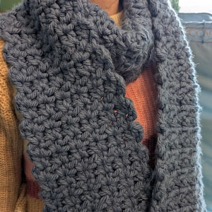 Chunky crochet scarf